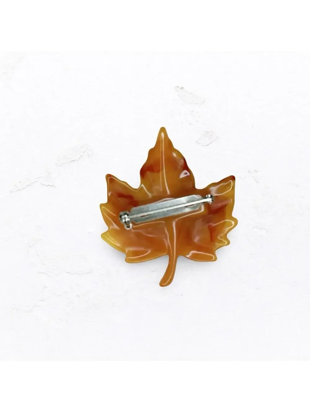 6935. Brown Avon Leaf Brooch
